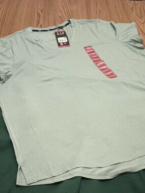 Gap Size XL Green Short Sleeve V-Neck T-shirt (NWT)